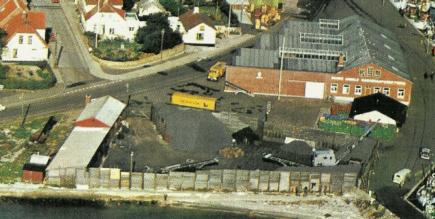 Kullageret på Sæby havn med gødningslageret i baggrunden.