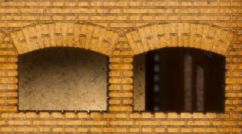 Detaljer omkring nogle af toiletbygningens vinduer