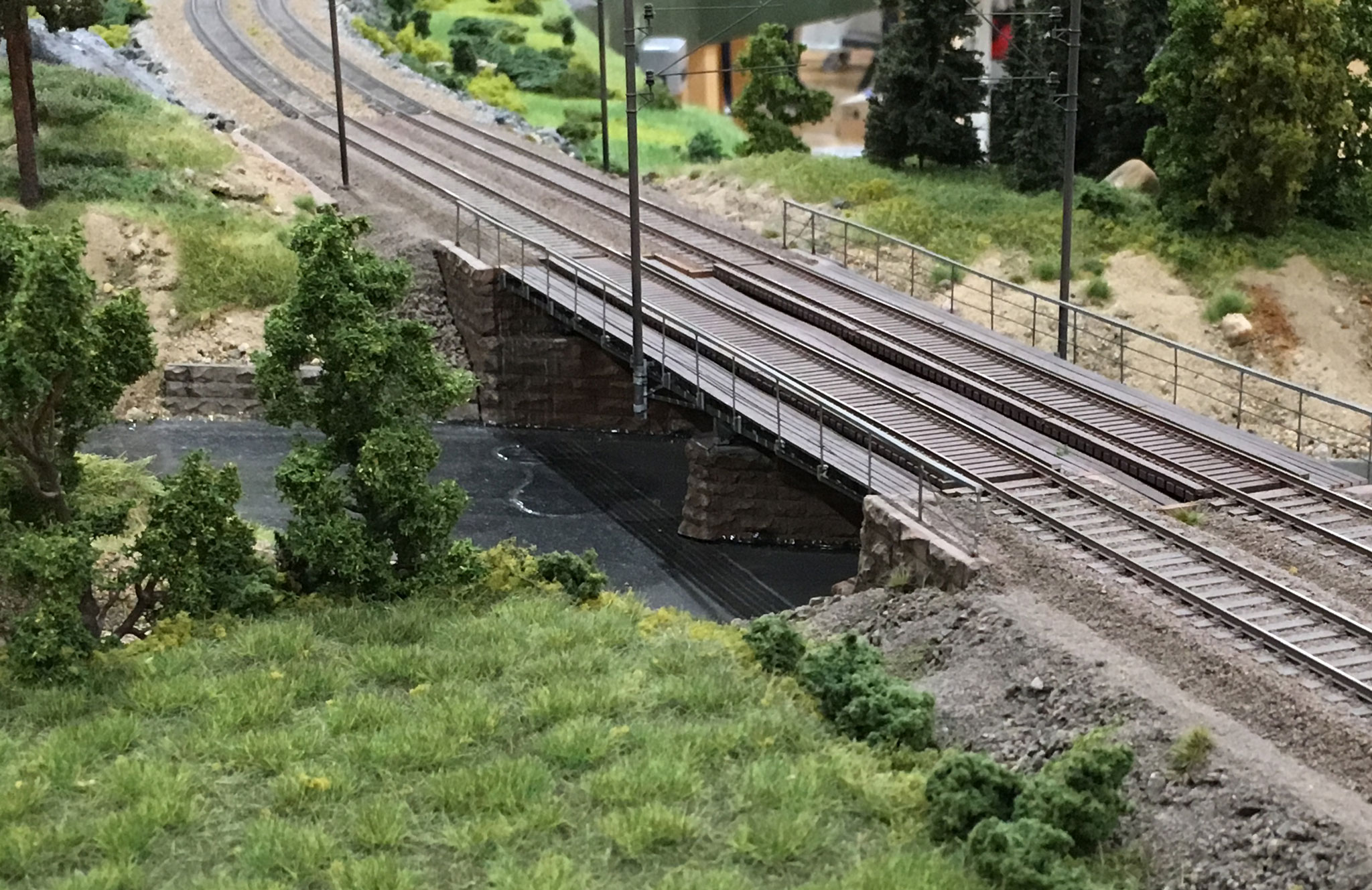 Modul med bro på dobbeltsporet strækning